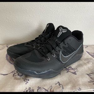 Kobe 11 ‘Dark Knight’